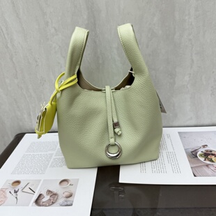 小众质感荔枝纹软皮菜篮子手提包2026新款百搭时尚水桶包斜挎包女