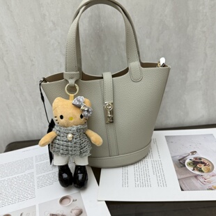 2026新款荔枝纹菜篮子手提包百搭时尚水桶包简约休闲单肩斜挎包女