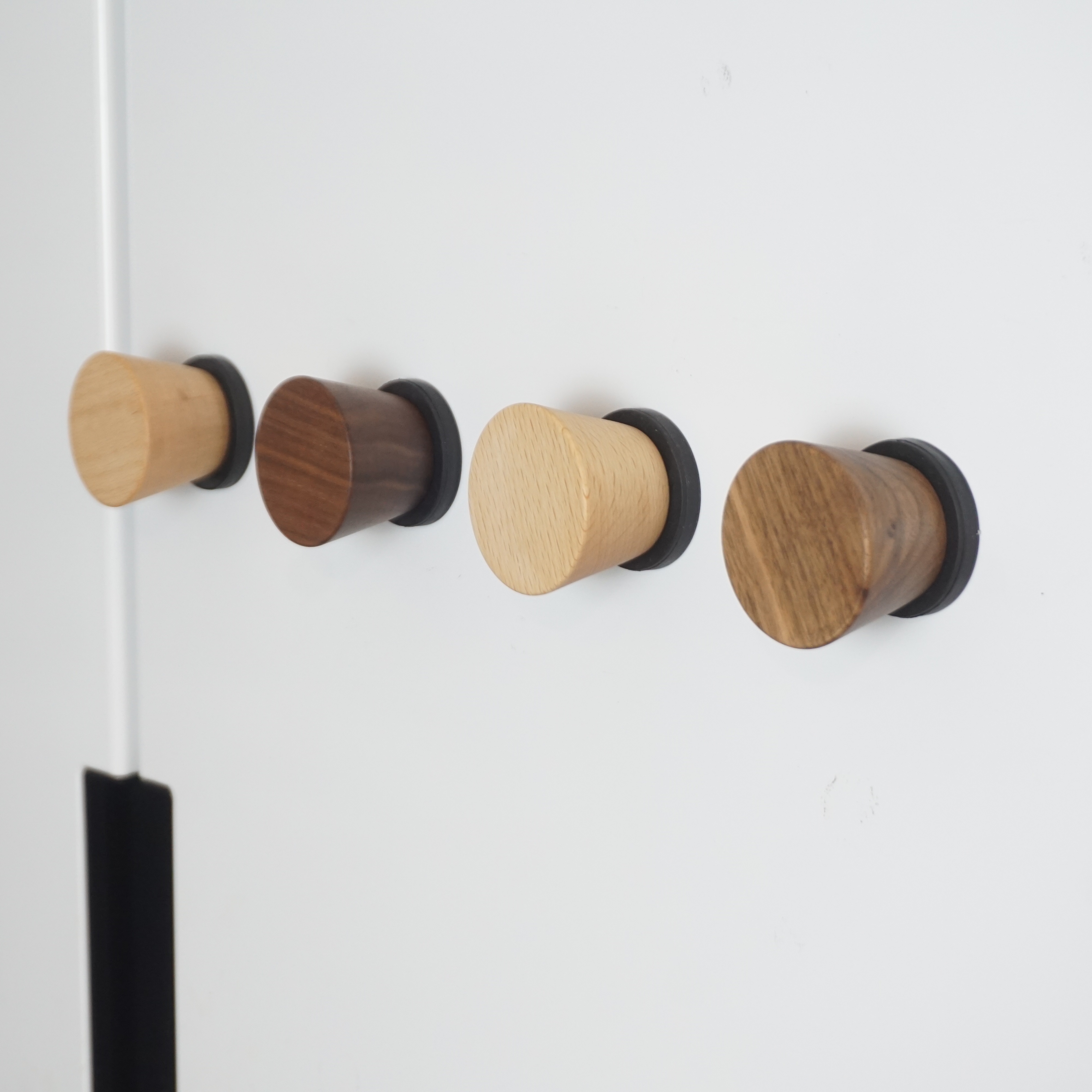 磁吸实木免打孔挂钩强力承重