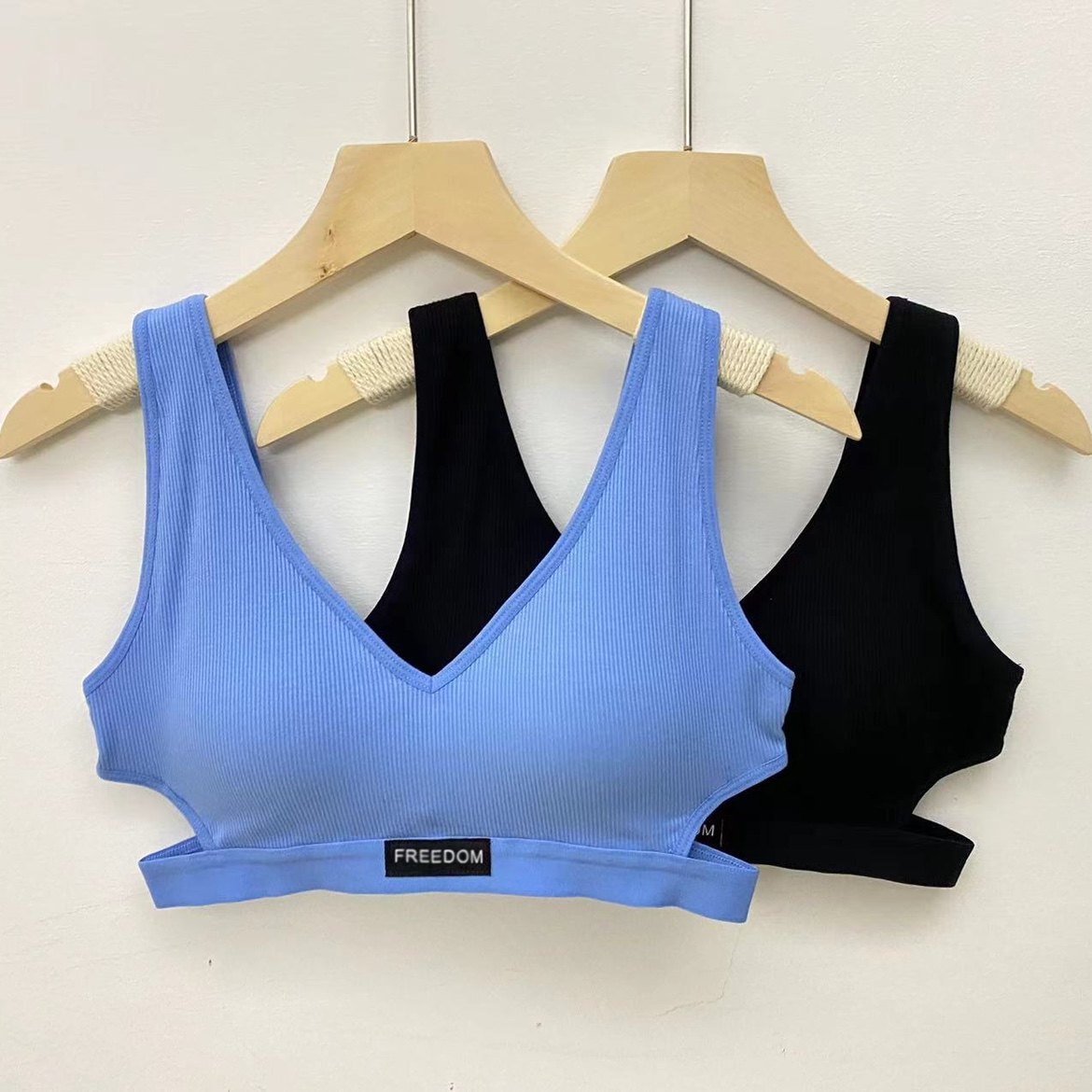 法式文胸 v领针织内衣侧镂空运动氛围感内衣大u美背带胸垫背心式