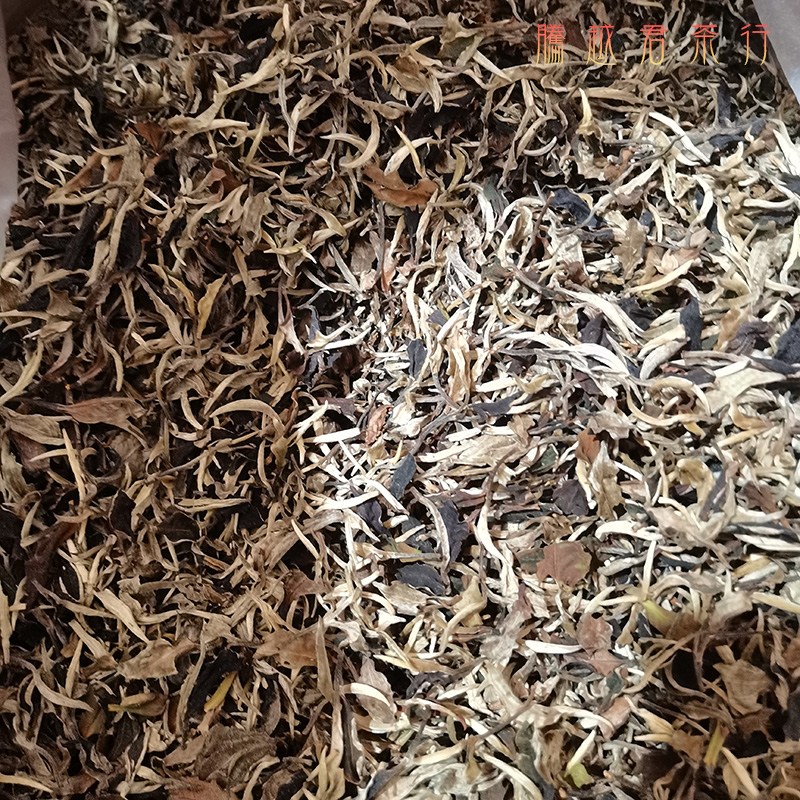 古树白茶茶饼小方砖白茶云南腾冲