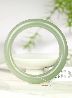 古晨和田玉晴水圆条手镯