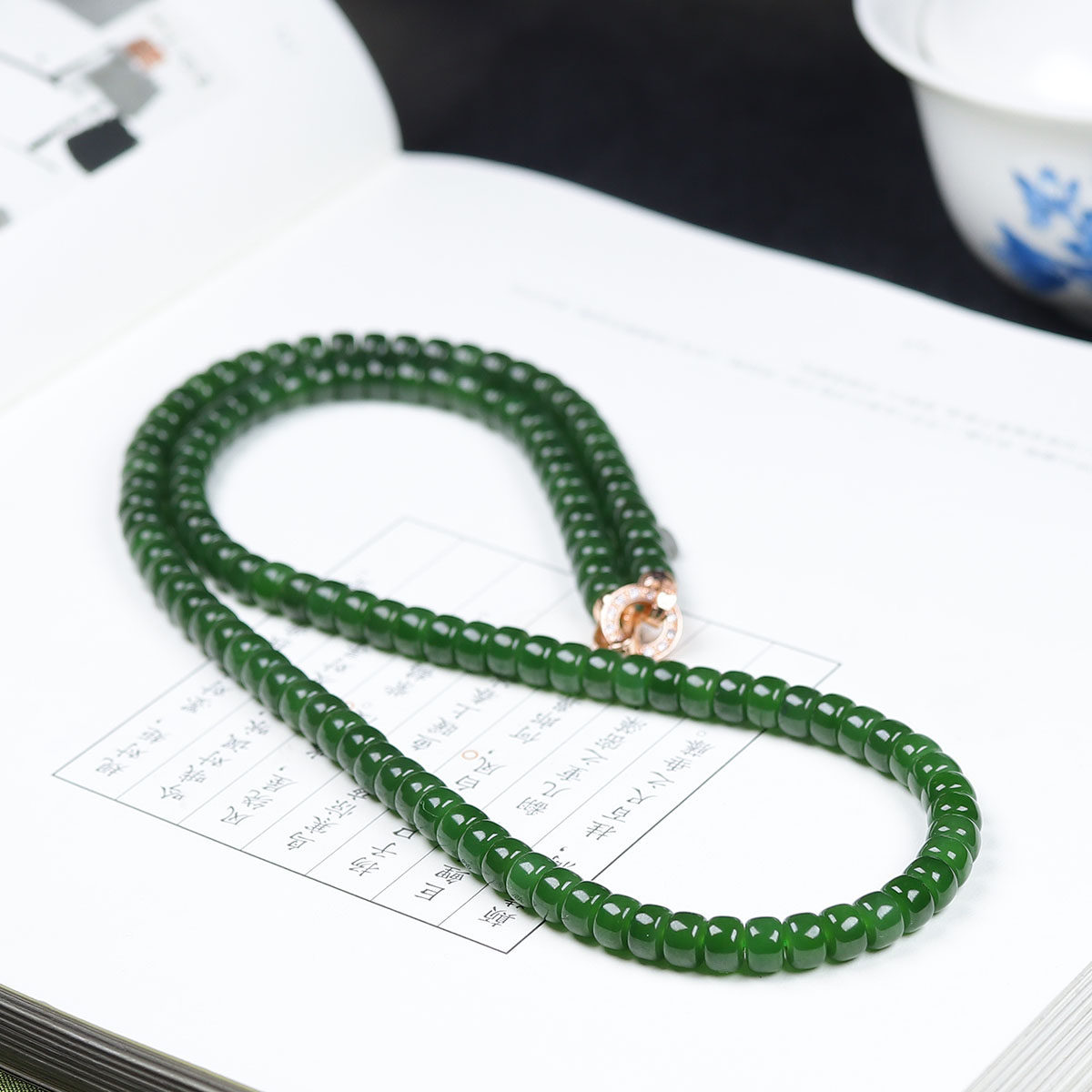 （古晨珠宝）俄罗斯和田玉阳绿碧玉直切珠项链毛衣链诸事如意43g