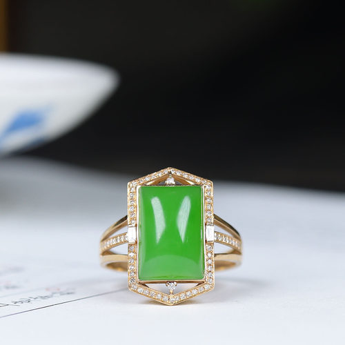 （古晨珠宝）俄罗斯和田玉苹果绿碧玉18k女款戒指3g