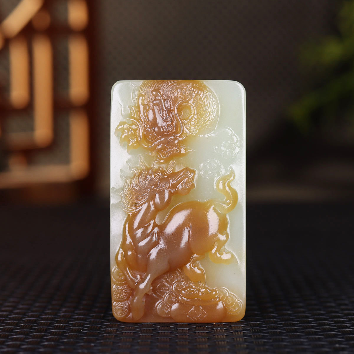 （古晨珠宝）新疆和田玉且末糖白玉玉牌挂件龙马精神73g