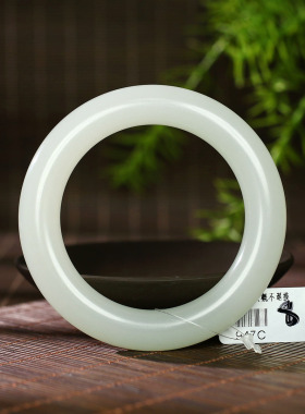 古晨和田玉冰晴水圆条手镯