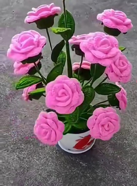 毛线钩织玫瑰花盆栽成品