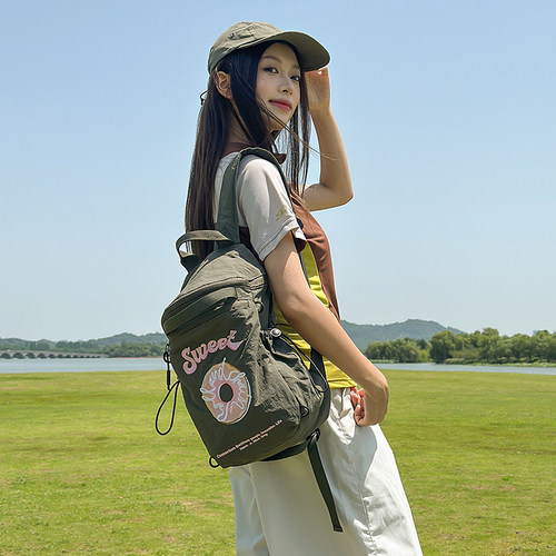 日本原创甜甜圈刺绣双肩包运动感出行旅游背包超轻防水户外登山包