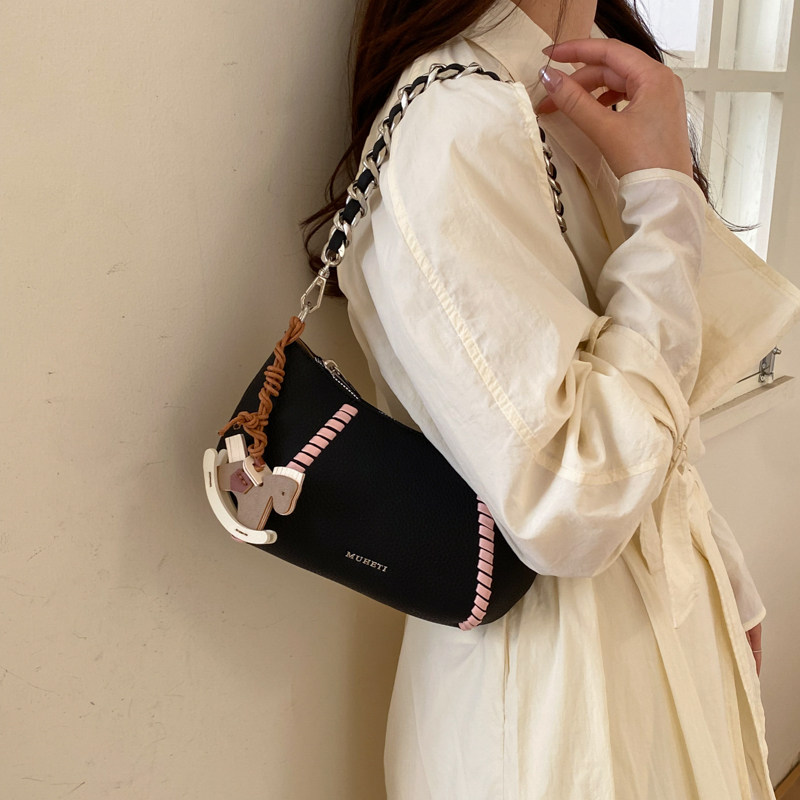 原创设计感撞色编织橄榄球包女轻奢链条腋下包女生巨好看的斜挎包图片