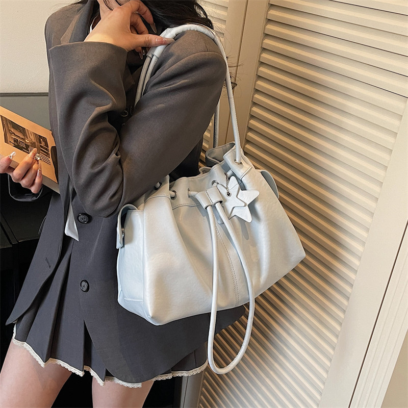 韩国小众设计托特包女高级感软皮通勤单肩包休闲简约风抽绳褶皱包,箱包皮具/热销女包/男包,托特包,淘宝优惠券,粉丝福利购,淘宝优惠卷