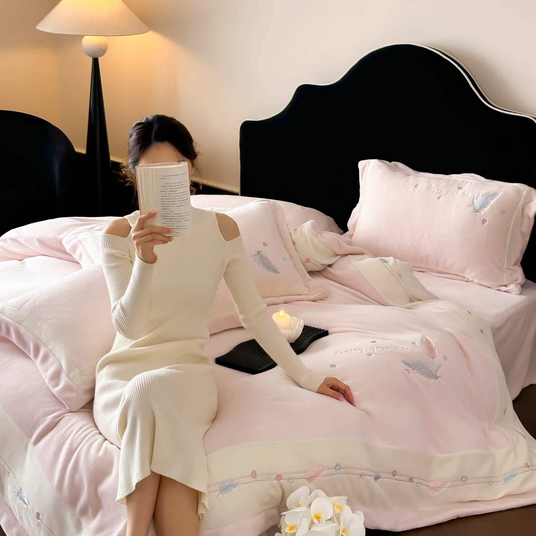 简约高克重牛奶绒四件套雕花被套冬季加厚保暖高档珊瑚绒床上用品