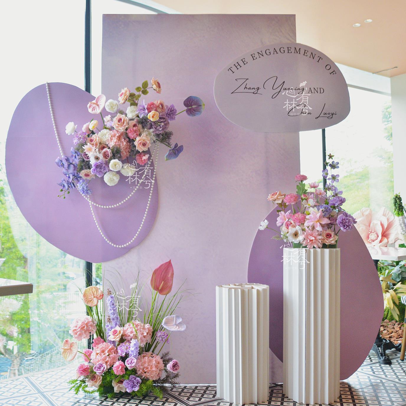 小众紫色婚礼订婚宴生日回门宴KT版定制迎宾牌仿真花场景装饰布置