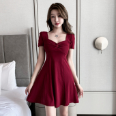 赫本风性感A字连衣裙2026新款 小个子露背低胸方领裙子 女辣妹夏装