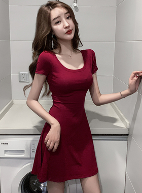 赫本风U领性感连衣裙收腰显瘦修身气质小个子紧身高腰A字裙短裙夏