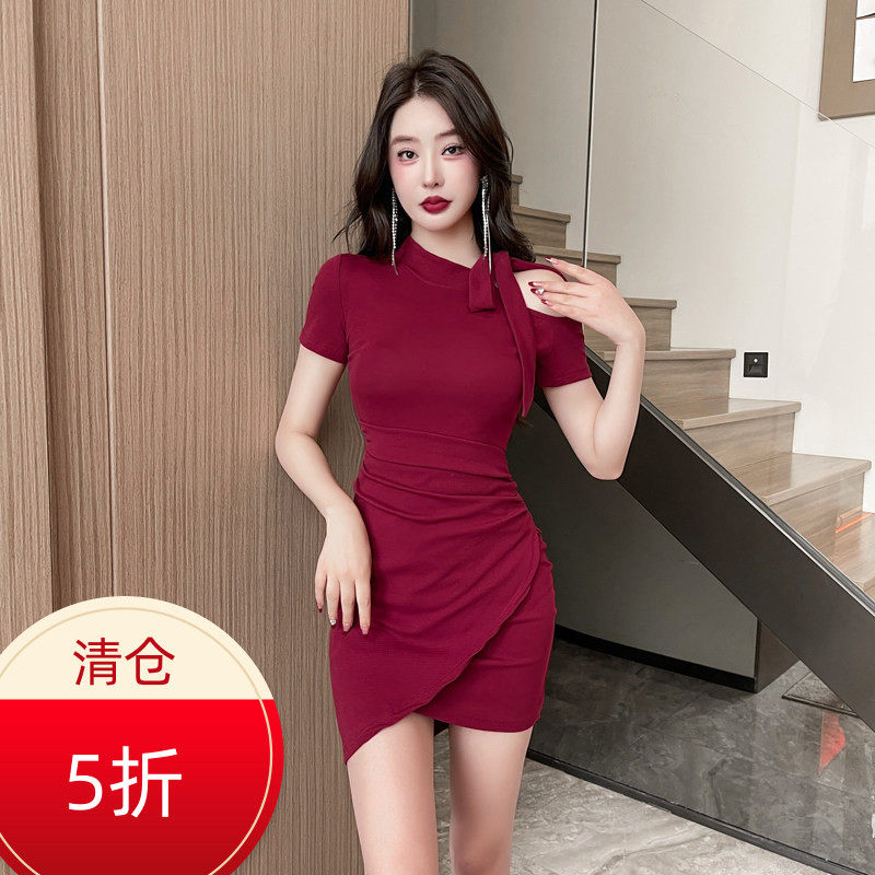 斜肩绑带设计感不规则露肩连衣裙