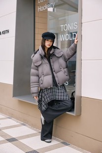 商场同款2025春季新品灰色高级气质短款显高高克重羽绒服