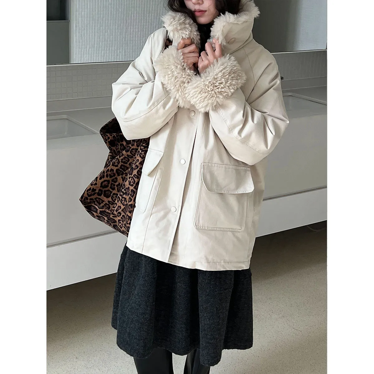 法式羊羔毛翻领派克服90白鸭绒外套女秋冬新款加厚保暖羽绒