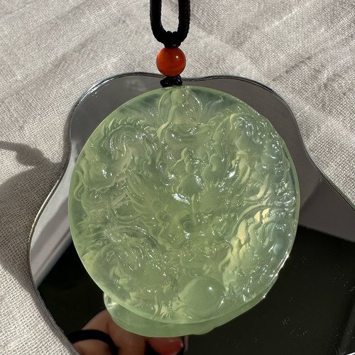 天然岫岩玉冰种绿色九龙护主吊坠