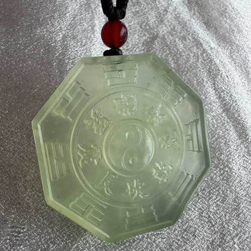 天然岫岩玉乾坤八卦太极吊坠