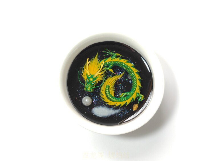 茶杯小青龙摆件礼品 手工琥珀绘 盘龙阁树脂画Amber painting