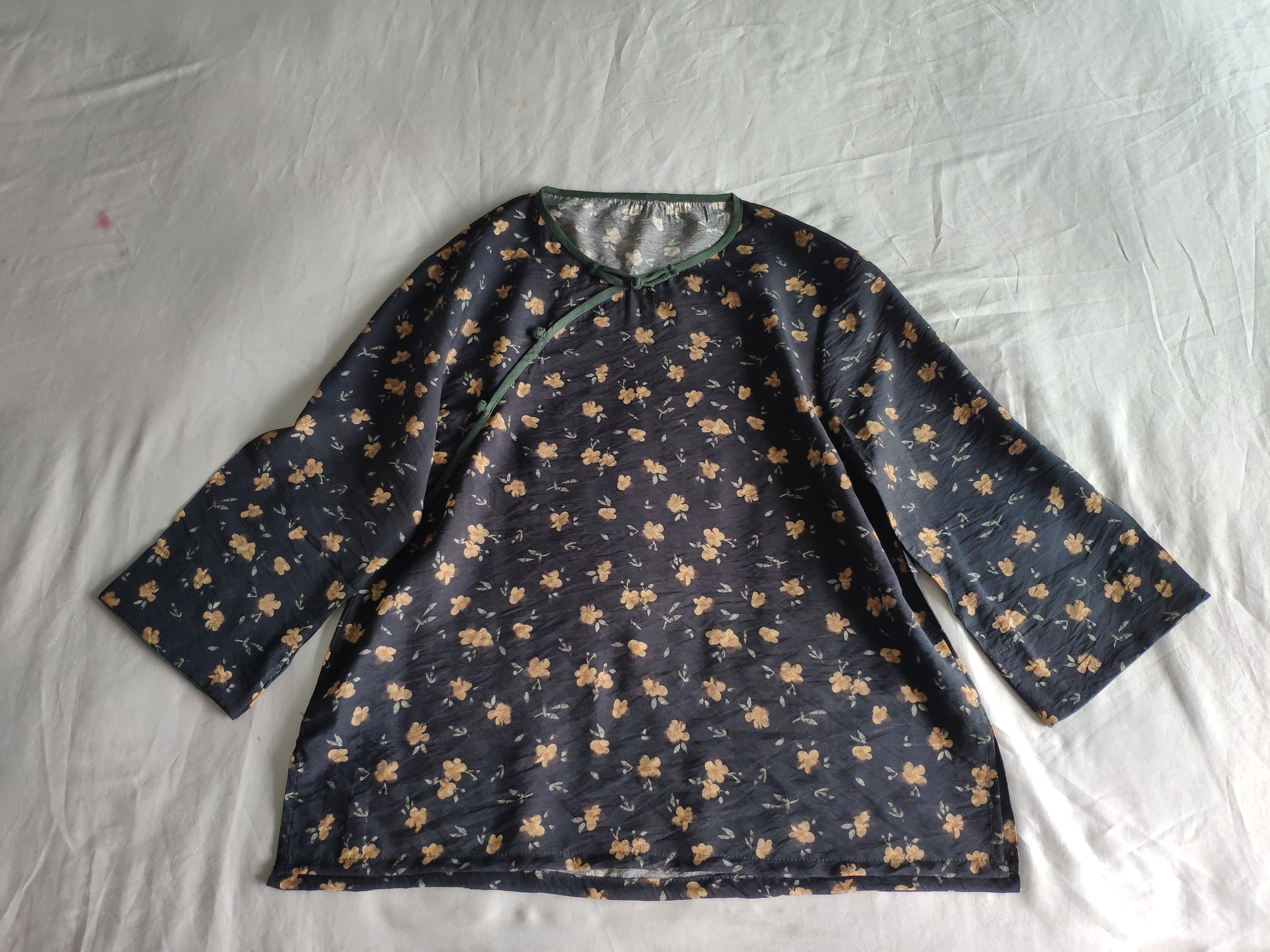 小碎花丝麻会呼吸的面料显瘦贴身打底斜襟小宽松国风衬衫茶服中袖