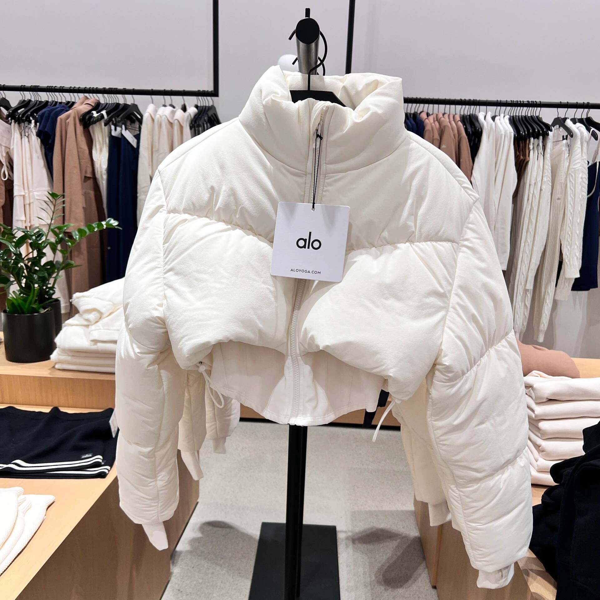 ALO金智秀同款羽绒服超短款