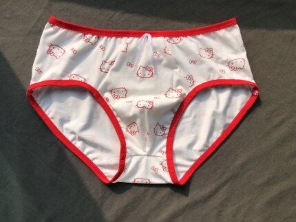 男士包边款三角裤