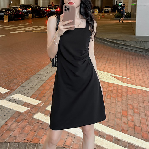 吊带连衣裙设计感收腰显瘦小黑裙