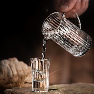 酒杯套装中式白酒杯高级感小一口杯子高度白酒分酒器家用玻璃酒盅