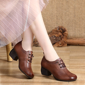真皮粗跟单鞋女2023春秋新款中跟英伦小皮鞋深口软皮中老年妈妈鞋