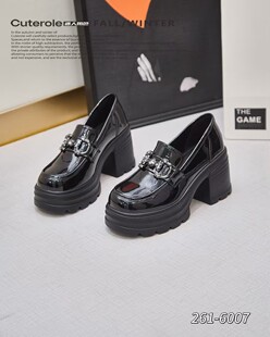 迷人角色2026春季新款中厚成型轻底漆皮水钻饰扣百搭秀气乐福鞋