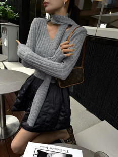 保暖毛衣配围巾针织上衣女 WEALTH韩系V领长袖 2024冬季 BF.SUDDEN