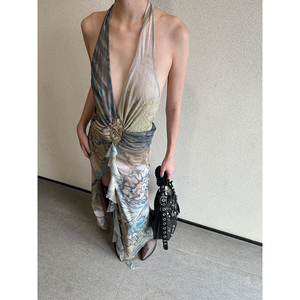 VWHUshowroom 拉美洲热辣海滩风情 度假风V领印花复古露背连衣裙