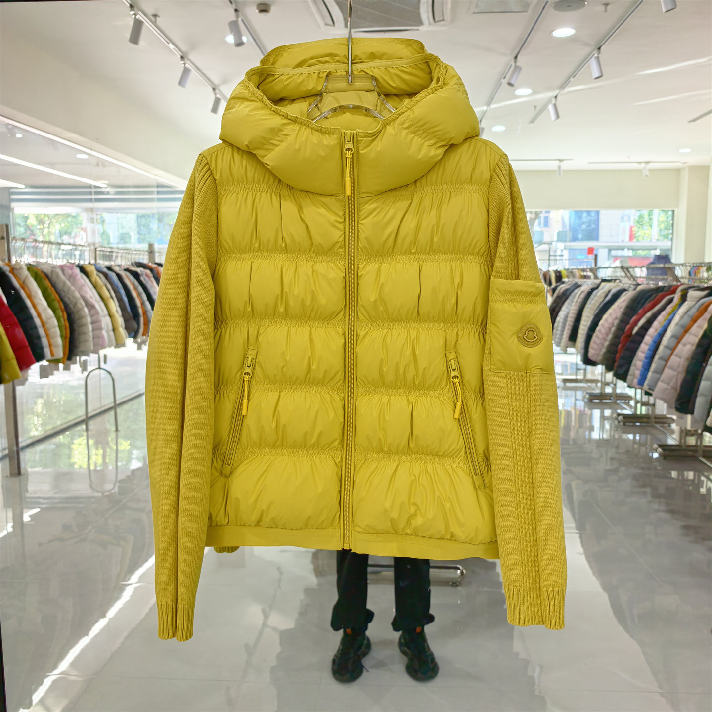欧货羽绒服短款女2026冬季新款时尚韩版修身显瘦连帽保暖外套潮