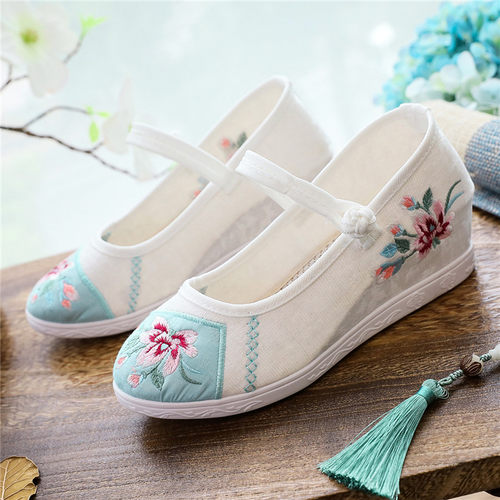 新款绣花鞋女内增高时尚古风鞋子