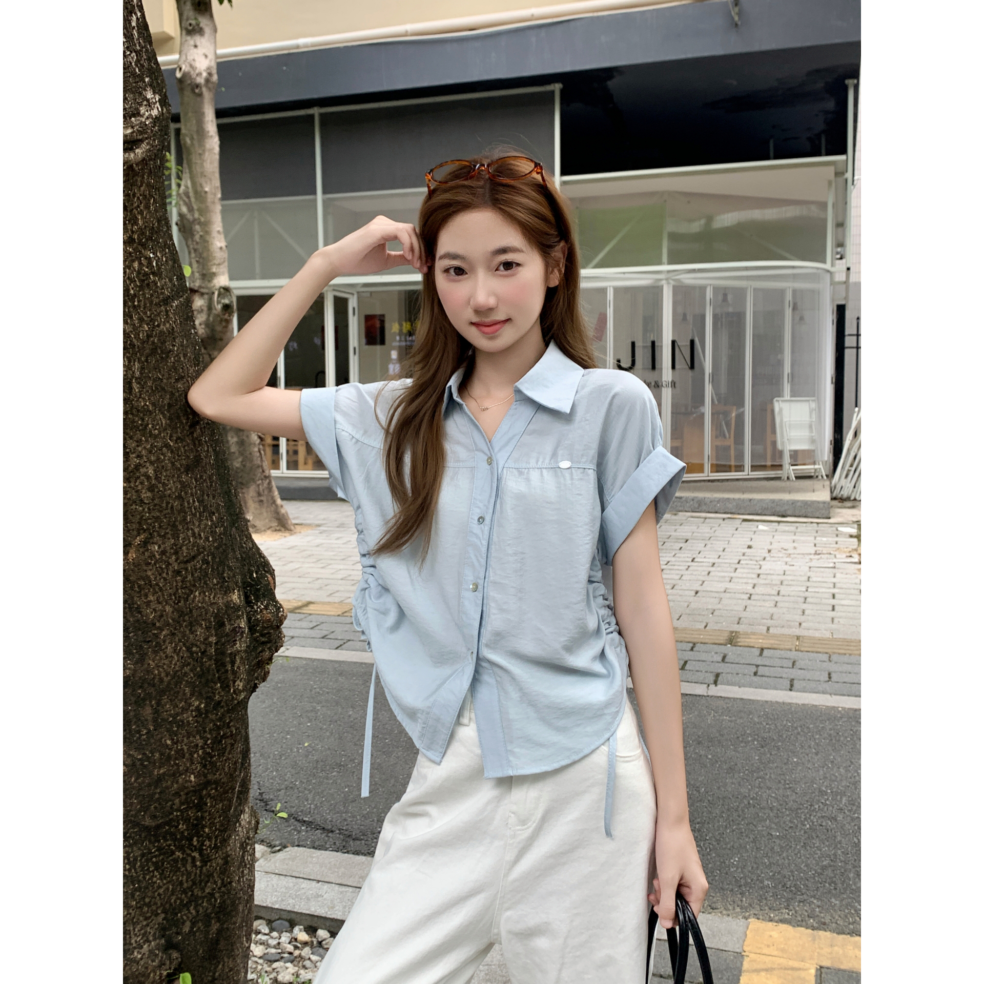 蓝色polo领短袖衬衫女夏2025夏季新款设计感抽身收腰翻领衬衣上衣