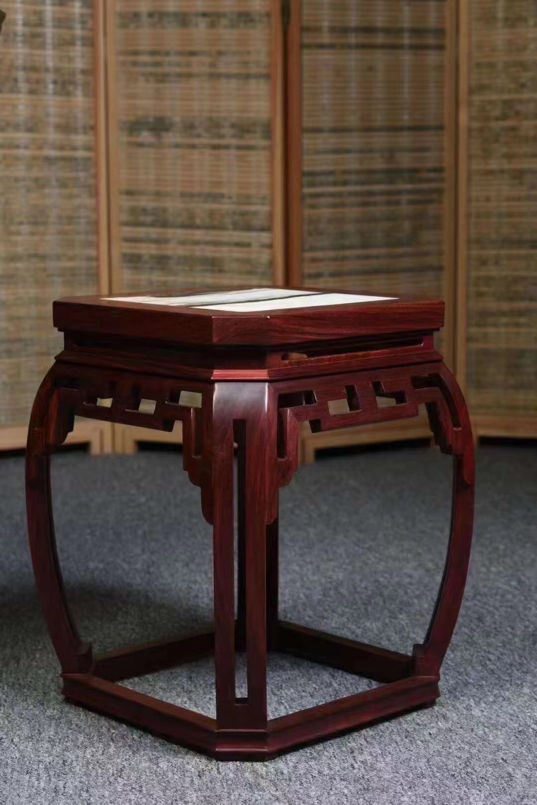 小叶紫檀高油密老料制面镶珐琅彩宫延鼓凳面板雕刻西番莲纹圆鼓凳