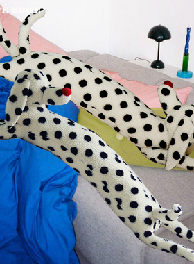 INLIFEHOME长条斑点狗睡觉抱枕玩偶毛绒靠枕腰枕沙发床上夹腿靠垫