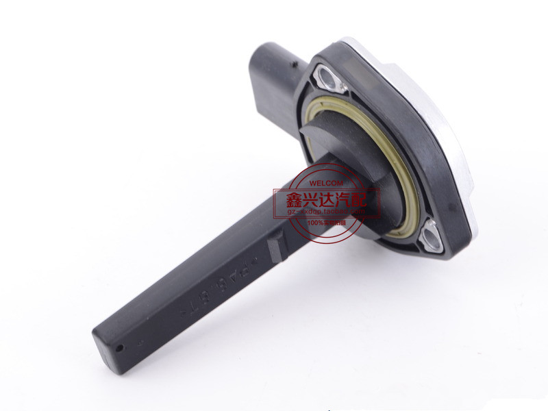 适用宝马e60发动机底壳传感器
