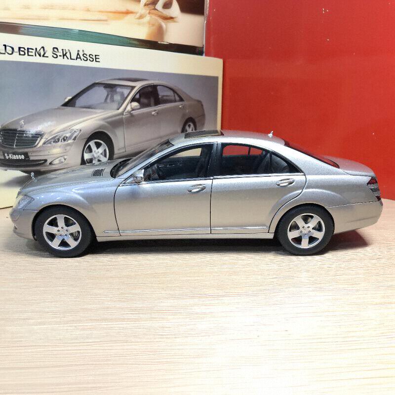 Autoart Mercedes-Benz S500 W221 model avtomobil 1:18 şampan gümüşü