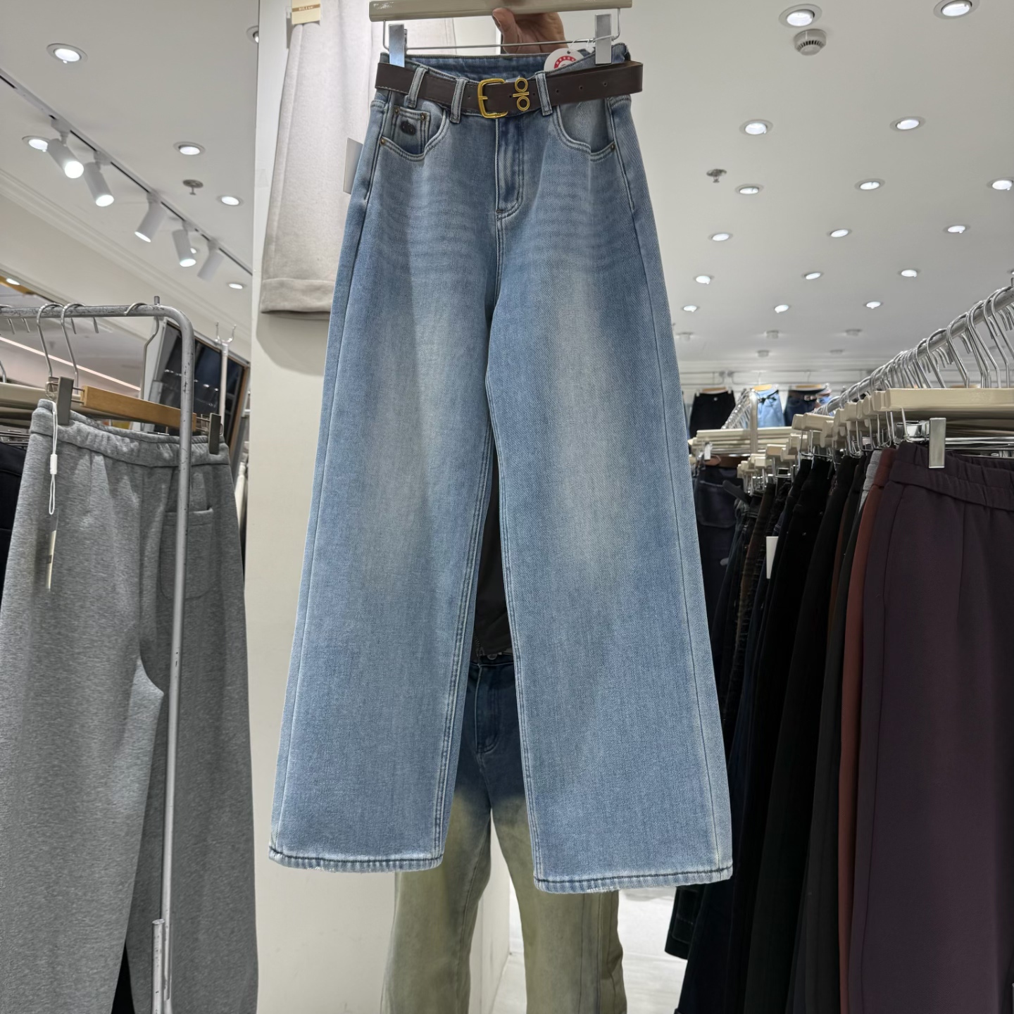 浅蓝色牛仔裤女2025冬新款