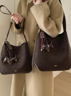 BENL高级感托特包包女式2025冬季新款大容量斜挎水桶包通勤单肩包