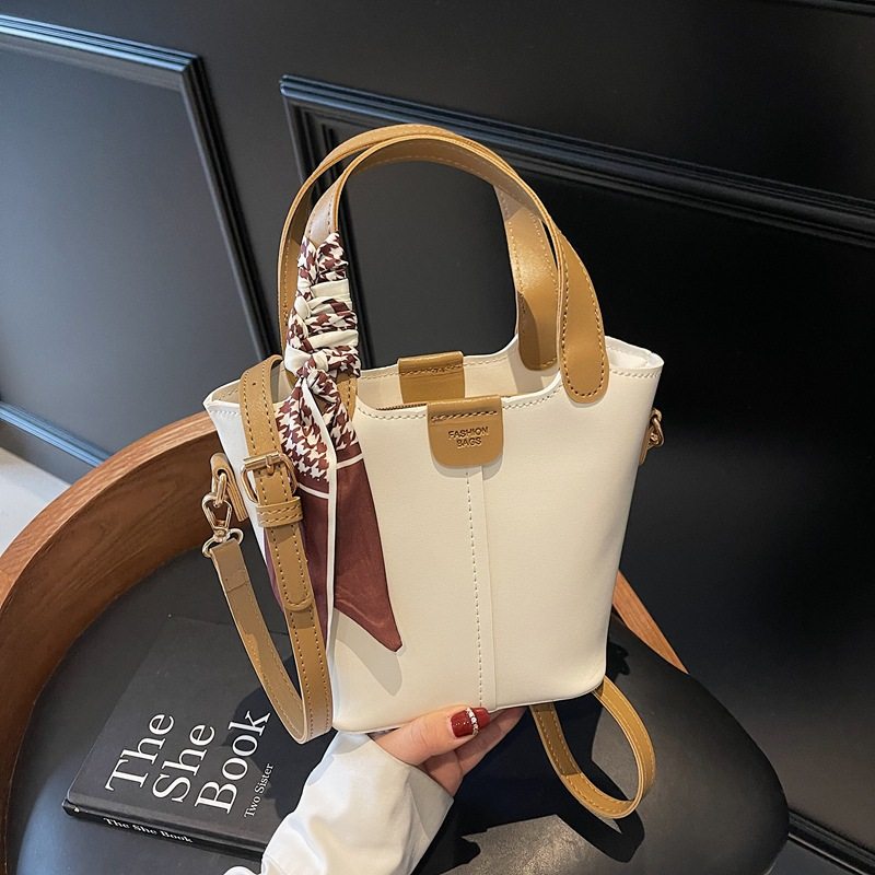 爆款手拎水桶包女2026新款洋气丝巾休闲单肩包通勤百搭斜挎包,箱包皮具/热销女包/男包,水桶包,淘宝优惠券,粉丝福利购,淘宝优惠卷