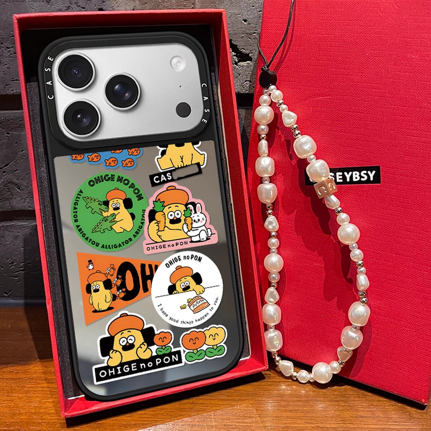 C家联名黄色帽子狗狗适用iphone15promax手机壳苹果17pro亚克力MagSafe磁吸16保护套13pro镜面全包14卡通