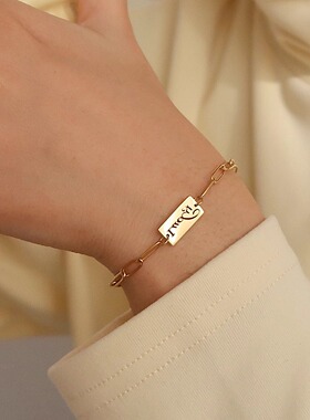 不怕水镀14k金luck手链好运金牌手环女气质钛钢字母小众ins同款