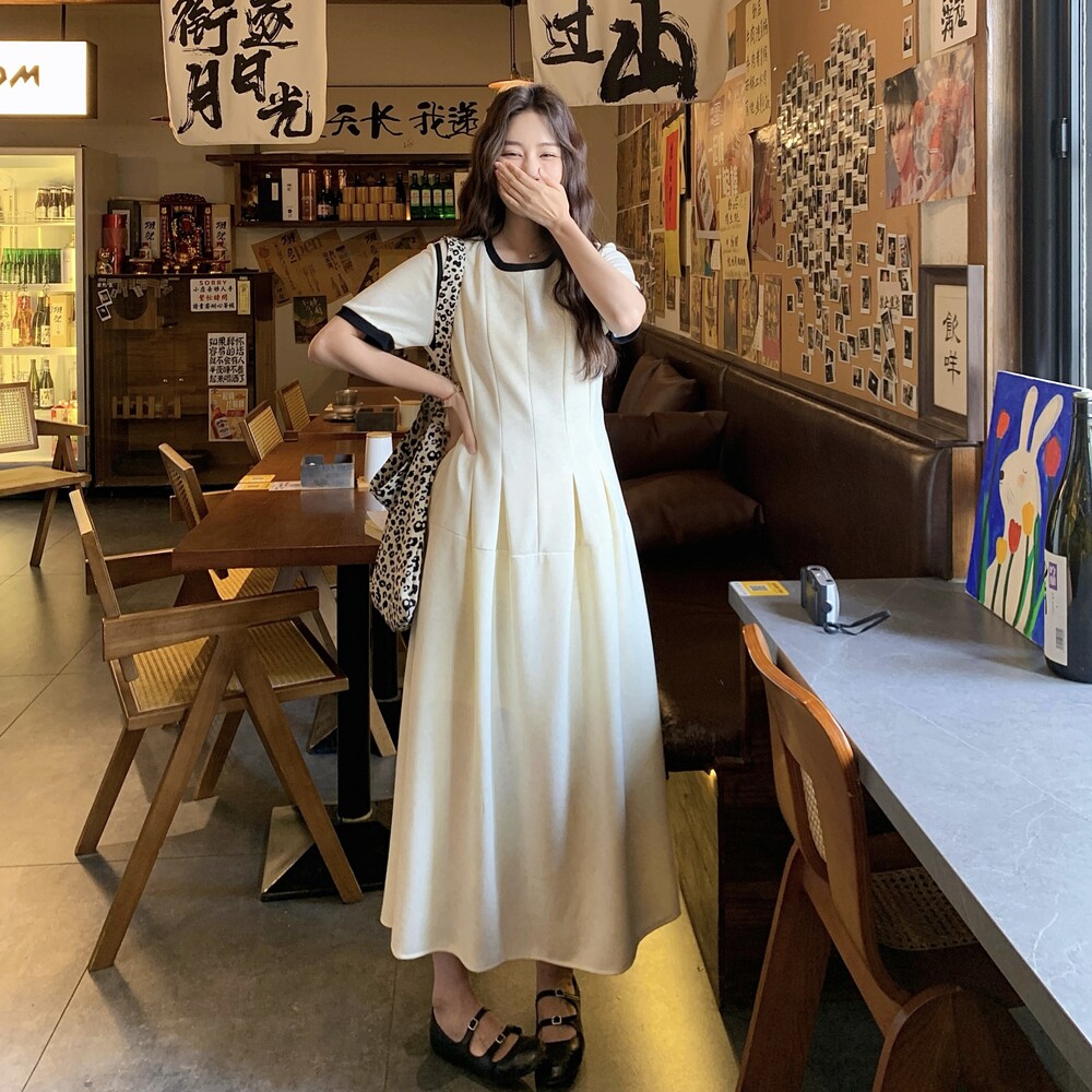 撞色拼接圆领连衣裙女2025年夏季新款法式设计感修身显瘦气质长裙图片