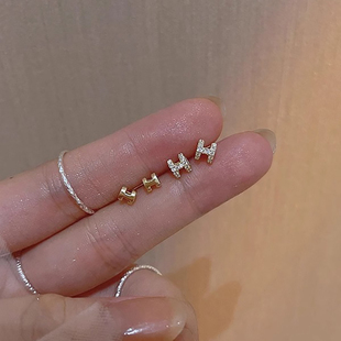 精致简约小巧H字母耳钉925银针小众设计高级感洋气养耳洞百搭耳环