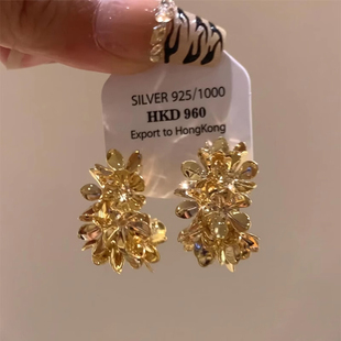 高级感复古金色花朵C型耳钉2025新款轻奢小众设计感气质时尚耳环