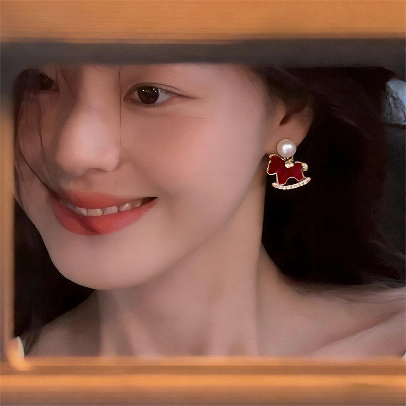 甜美可爱红色小马珍珠耳环女气质小众设计高级感耳钉简约百搭耳饰,饰品/流行首饰/时尚饰品新,耳环,淘宝优惠券,粉丝福利购,淘宝优惠卷