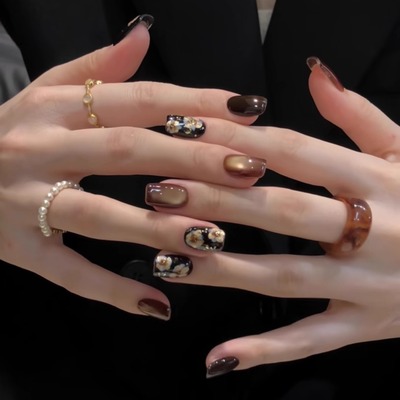 秋冬复古金花纯手工穿戴甲短款高级棕色猫眼美甲穿戴甲2025新款